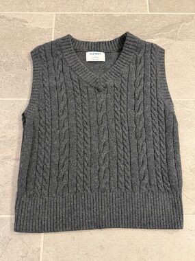 Old Navy Women's Charcoal Cable Knit V-Neck Sweater Vest